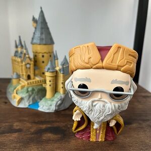 Funko Pop! Dumbledore with Hogwarts Castle #27